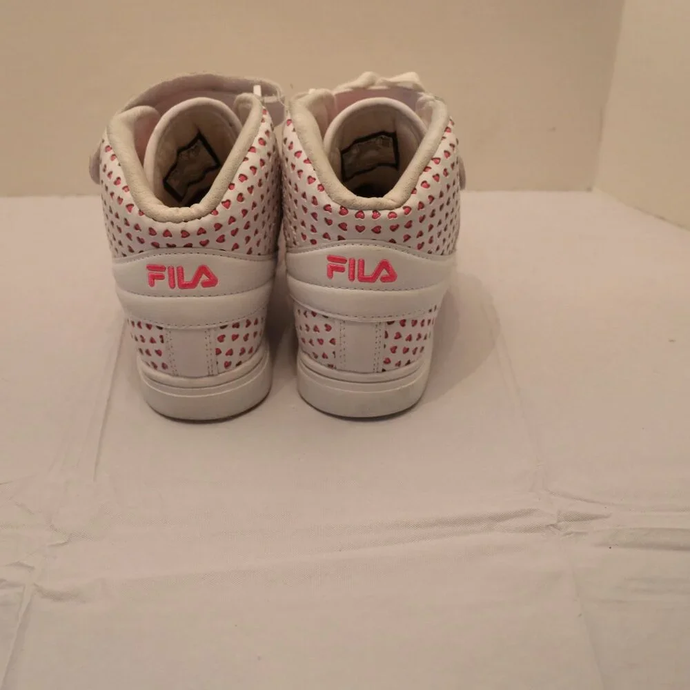 FILA Women's White with Red Hearts Leather Athletic‎ Shoes   Size 61/2